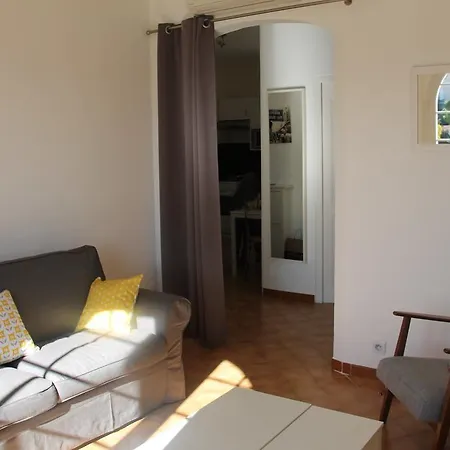 Apartment Beau T2 En Centre Avec Parking Prive Bandol