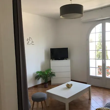 Apartment Beau T2 En Centre Avec Parking Prive Bandol
